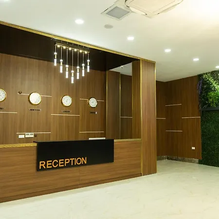 Отель The Hera Business & 4*