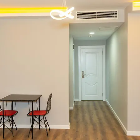 The Hera Business & 4*