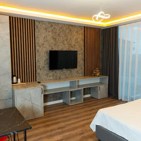 Отель The Hera Business & 4*