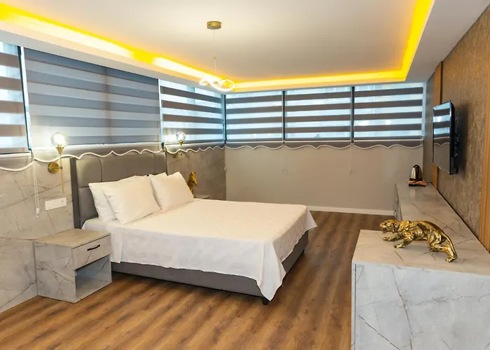 Hotel The Hera Business &