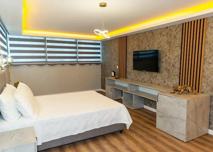 Hotel The Hera Business &