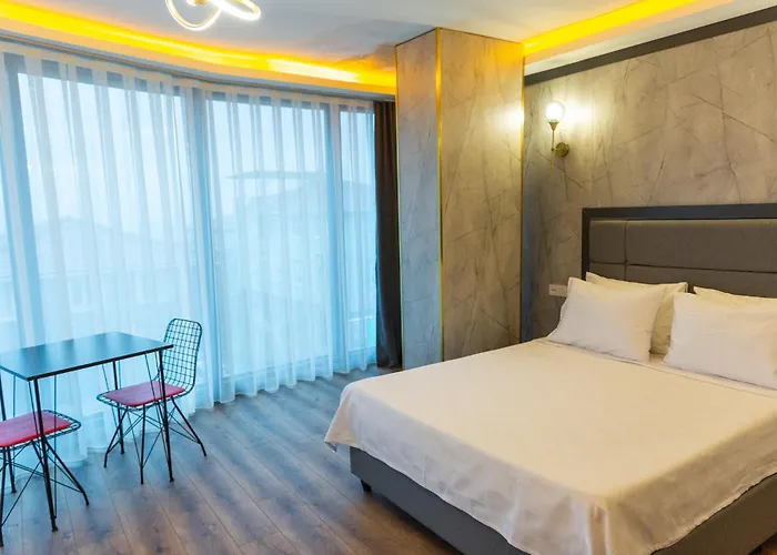 The Hera Business & 4*