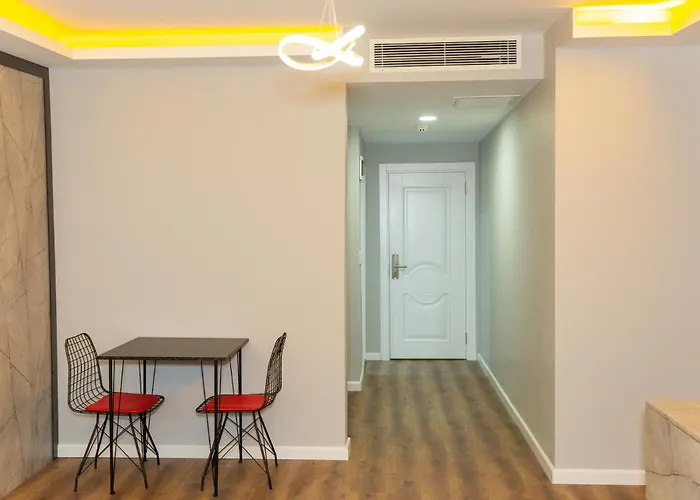 The Hera Business & 4*